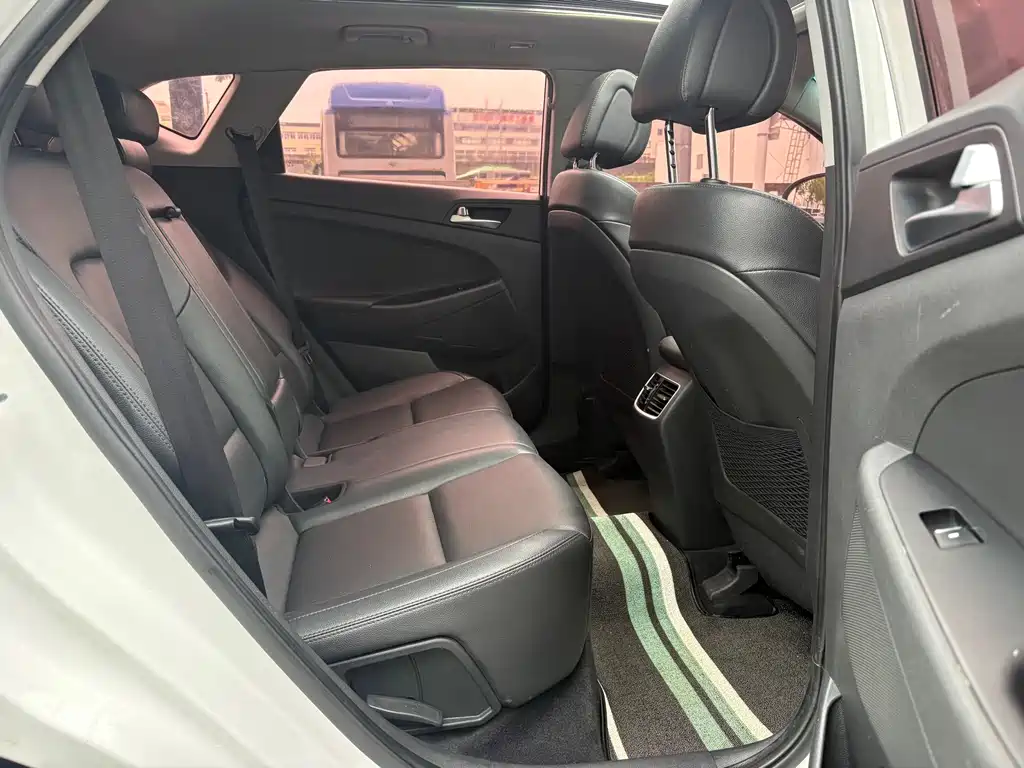 Hyundai Tucson 2017 — фото 9
