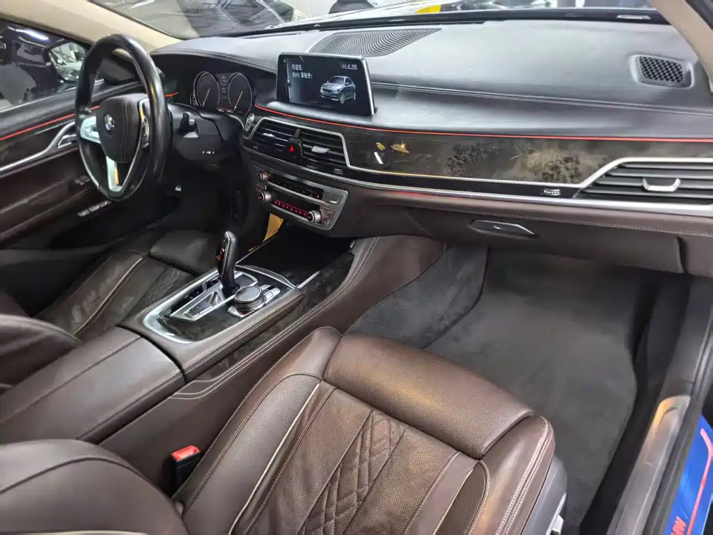 BMW 7 Series 2017 — фото 6