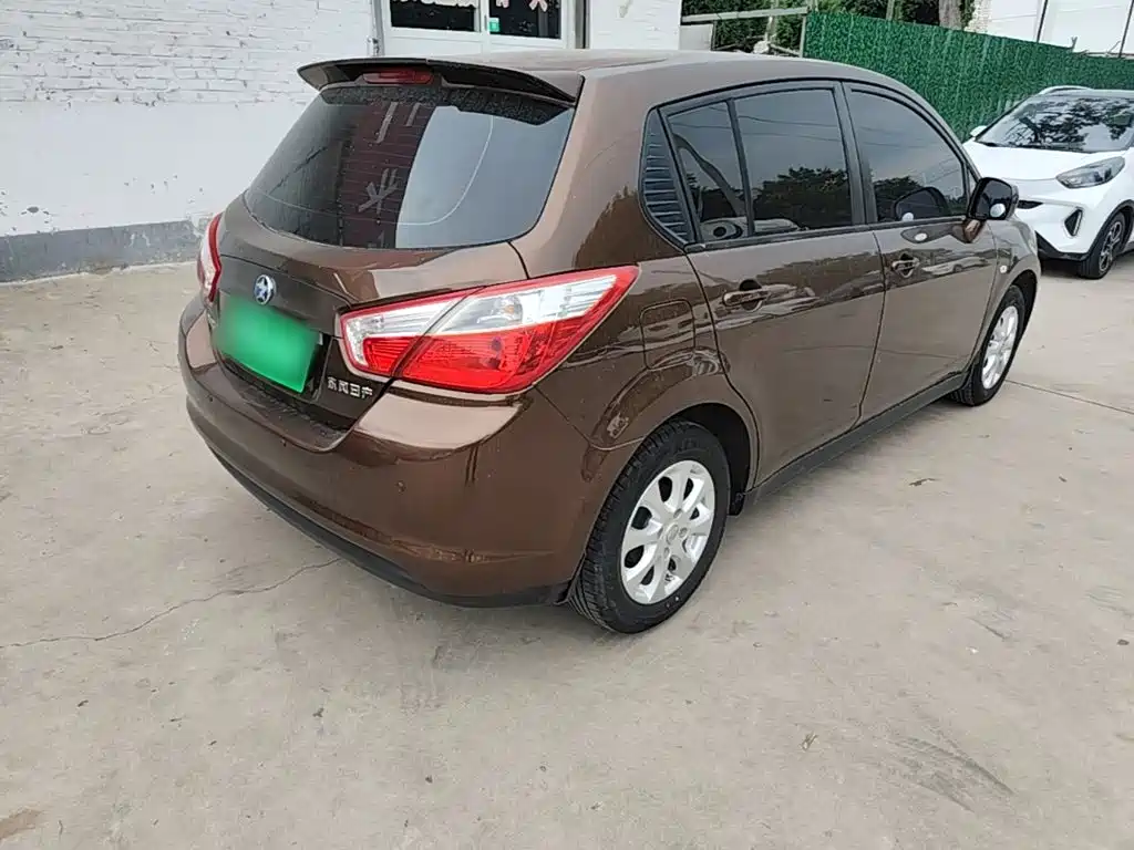 Venucia R50 2016