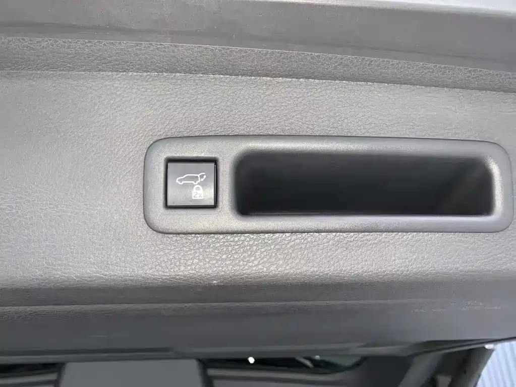 Toyota Sienna 2023 — фото 16