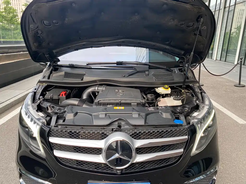 Mercedes-Benz V-Class 2023 — фото 31