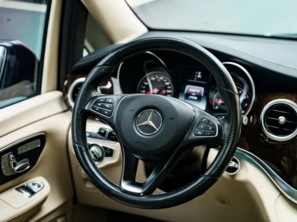 Mercedes-Benz V-Class 2018 — фото 10