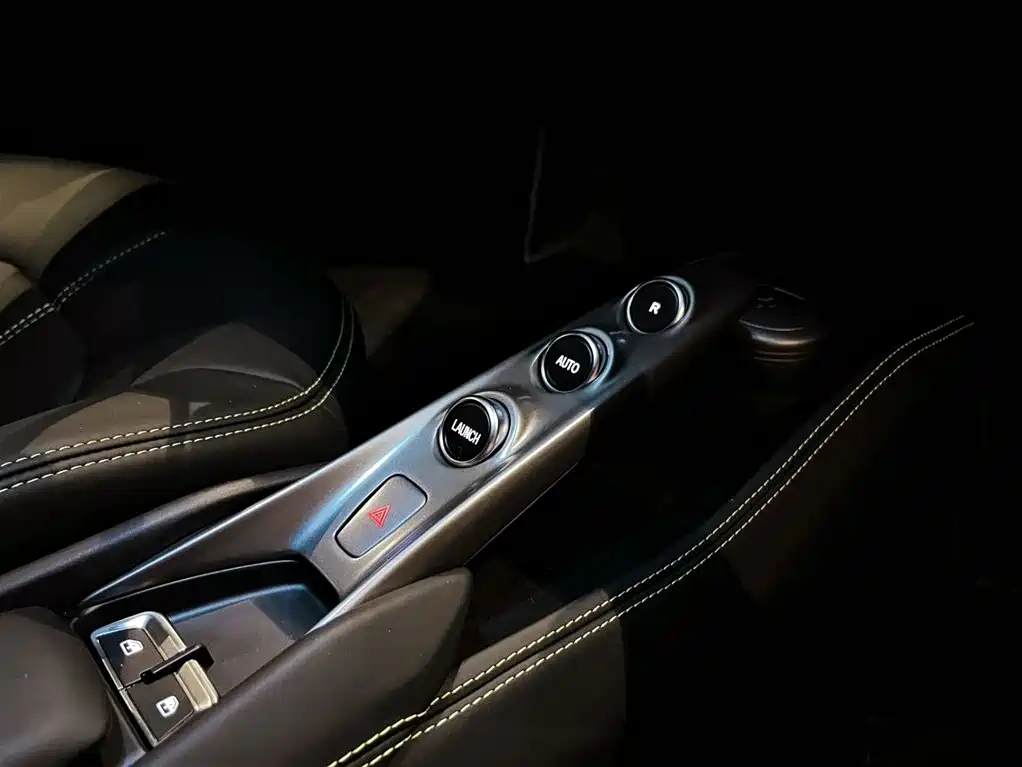 Ferrari F8 2023 — фото 16