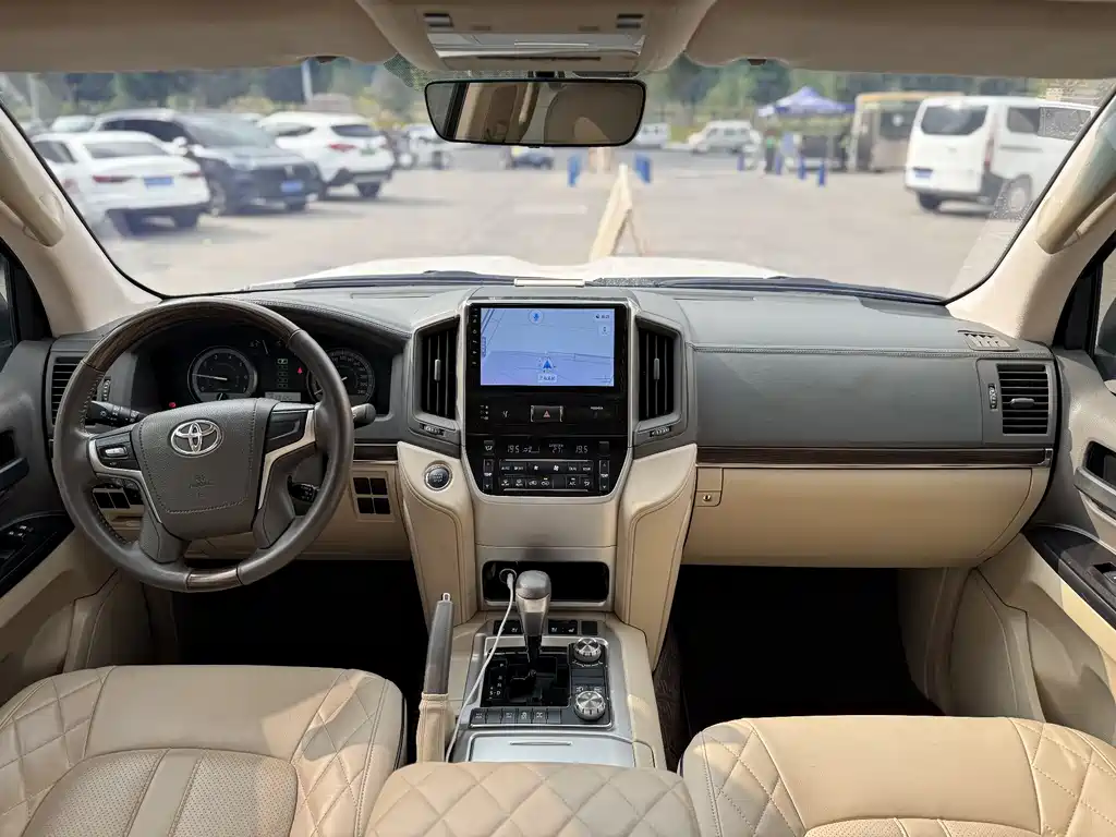 Toyota Land Cruiser 2020 — фото 6