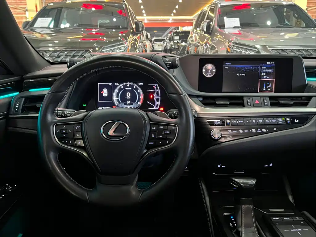 Lexus ES 2020 — фото 10