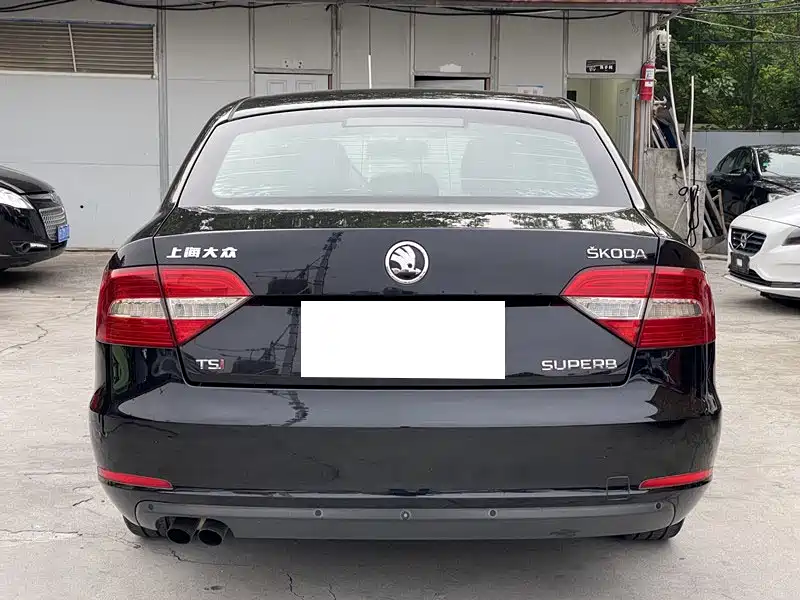 Skoda Superb 2015 — фото 11