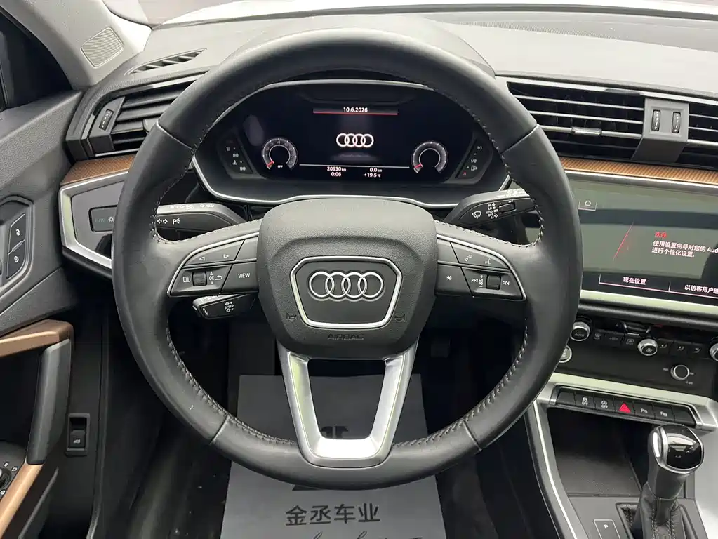 Audi Q3 2021 — фото 12