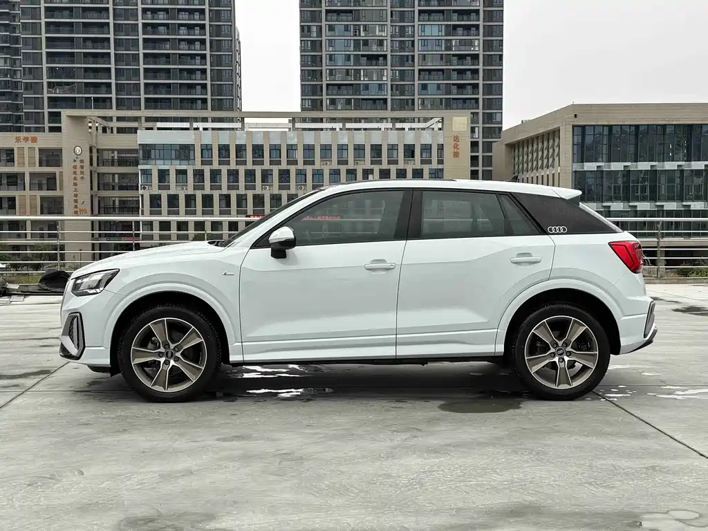 Audi Q2L 2022