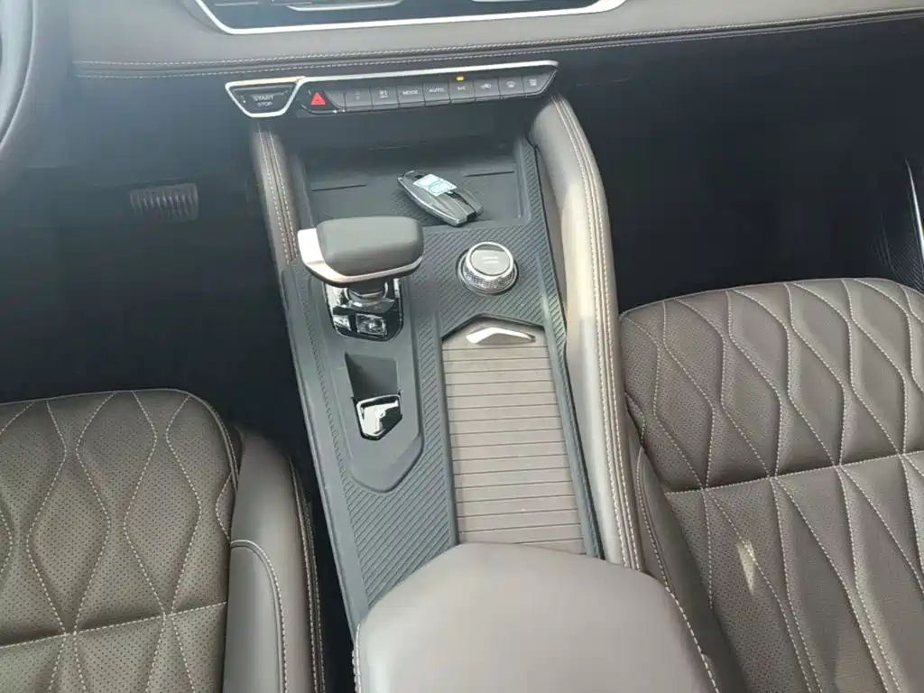 Geely Xingyue L 2025 — фото 14