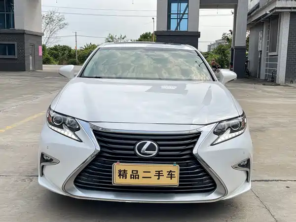 Lexus ES 2015