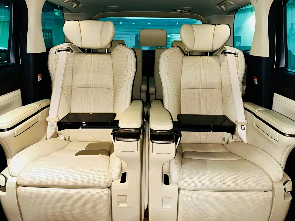 Toyota Alphard 2022 — фото 13