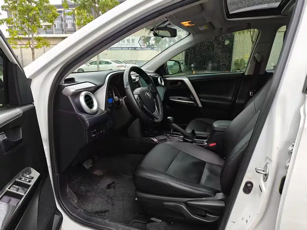 Toyota RAV4 2016 — фото 4