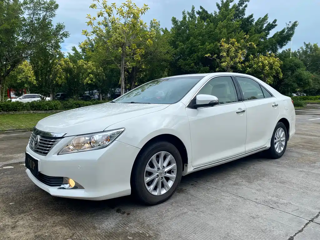 Toyota Camry 2013 — фото 1
