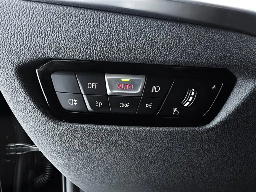 BMW 3 Series 2023 — фото 18