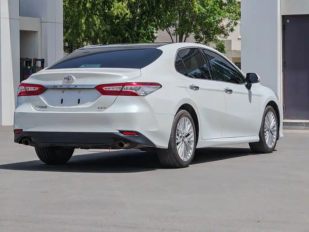 Toyota Camry 2021 — фото 10