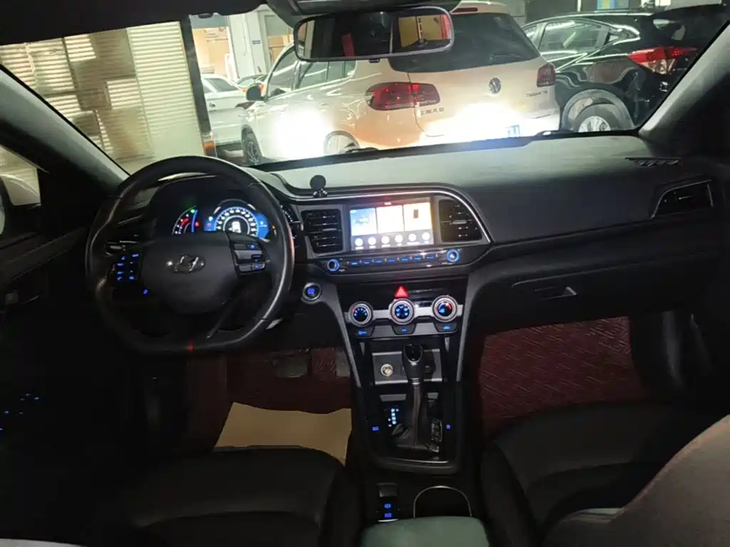 Hyundai Elantra 2020 — фото 10