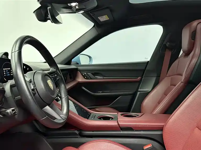 Porsche Taycan 2024 — фото 13