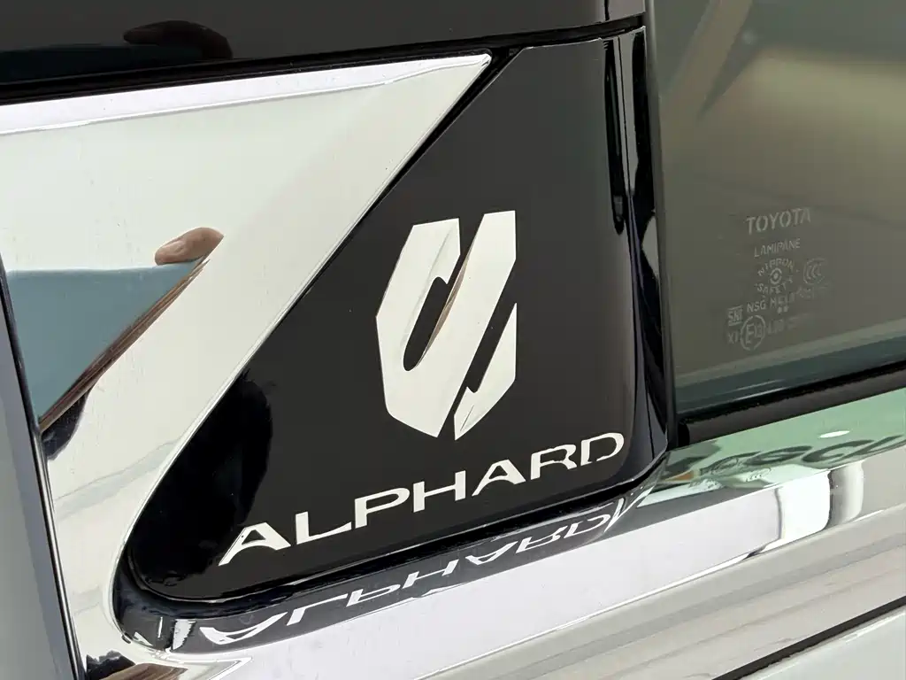Toyota Alphard 2023 — фото 21