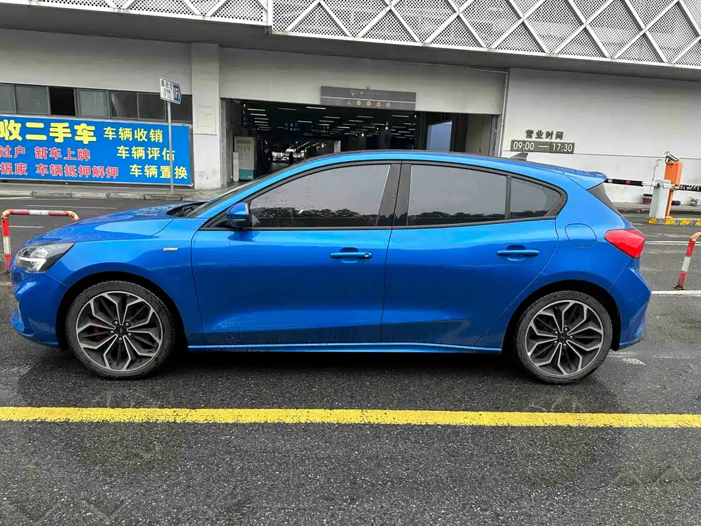 Ford Focus 2021 — фото 3