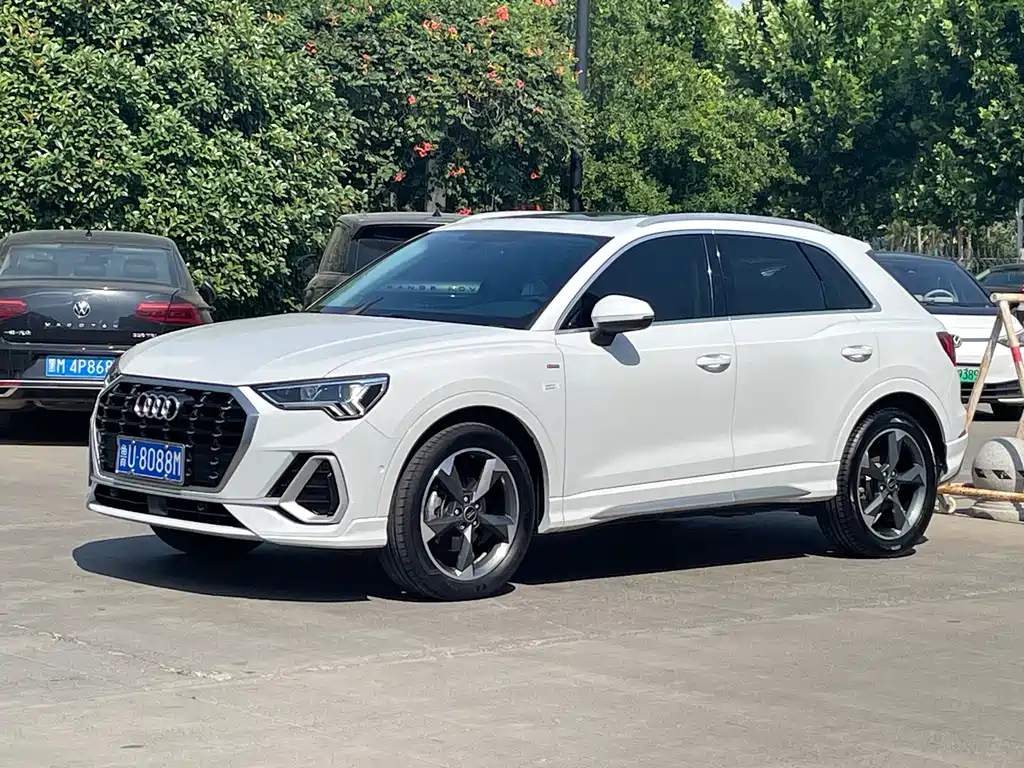 Audi Q3 2022 — фото 1