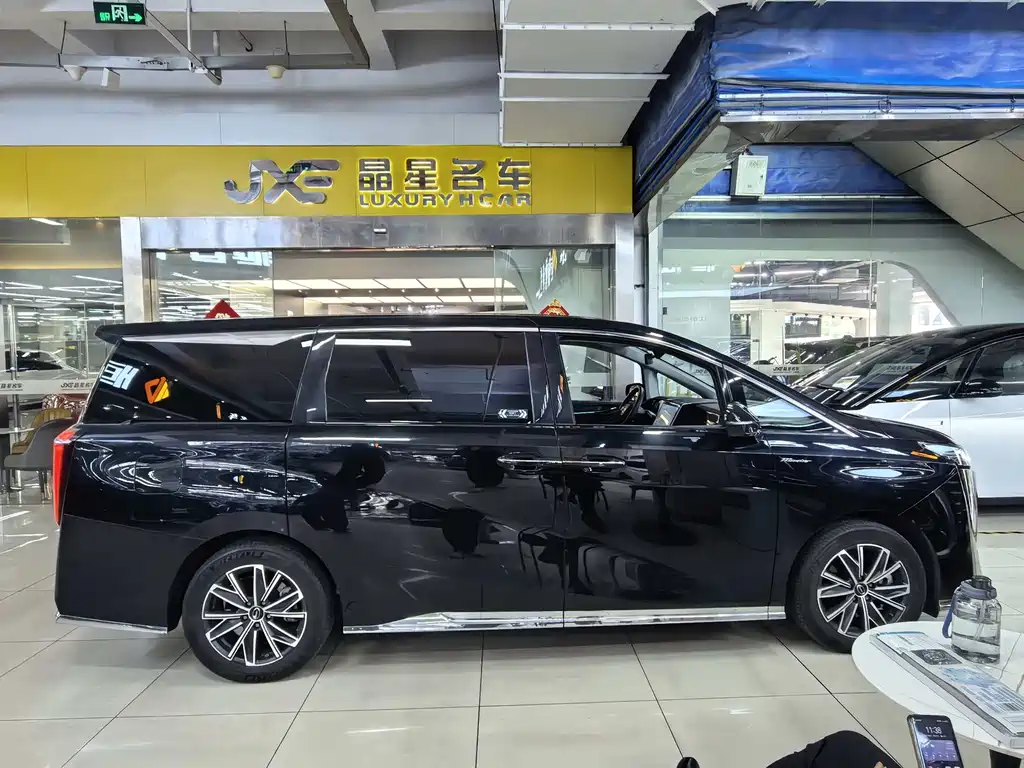GAC Motor Trumpchi M8 2024 — фото 3