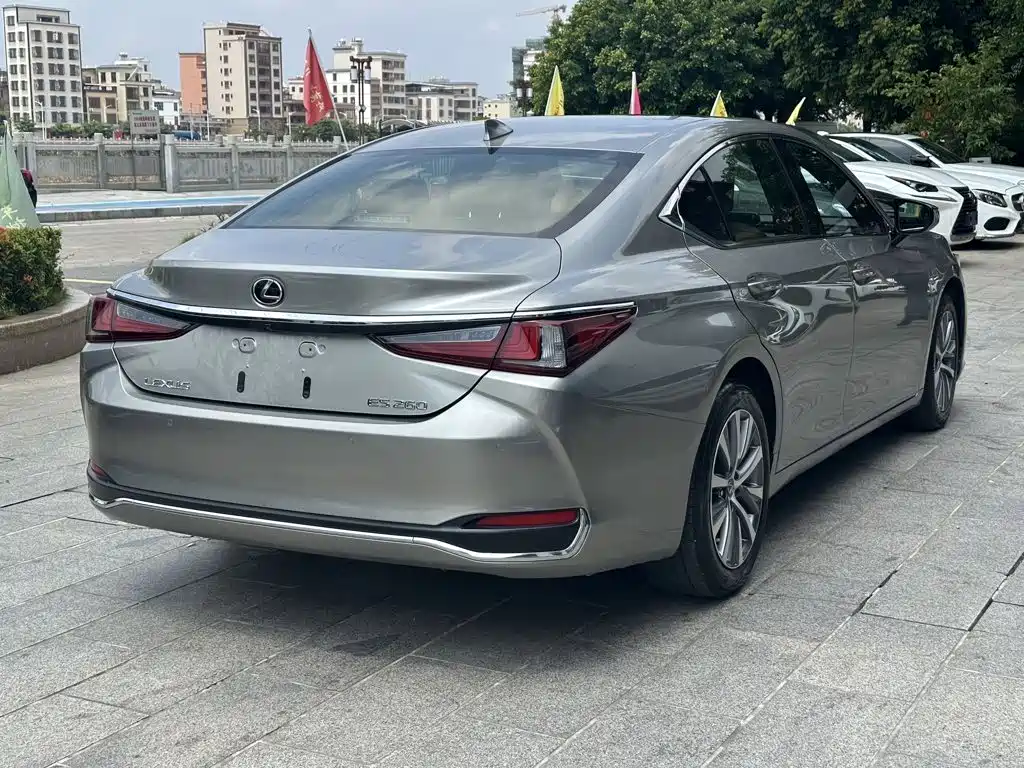 Lexus ES 2019 — фото 4