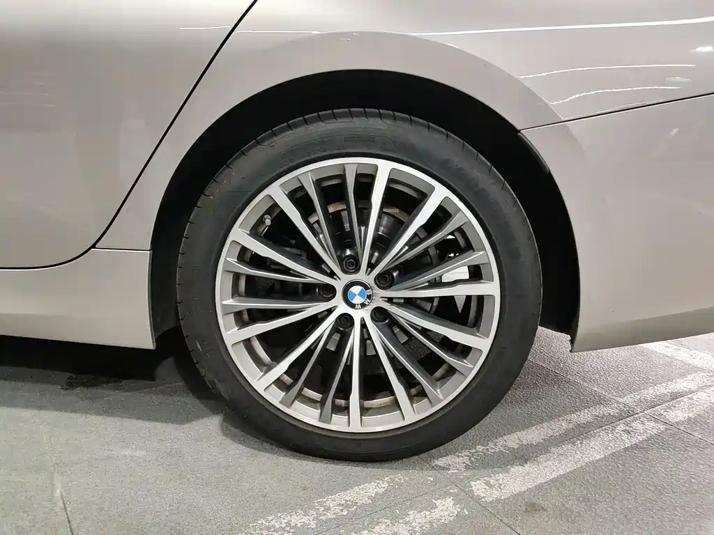 BMW 3 Series 2019 — фото 19