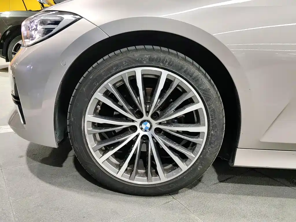 BMW 3 Series 2019 — фото 18