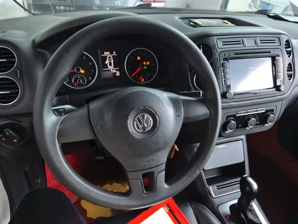 Volkswagen Tiguan 2015 — фото 11