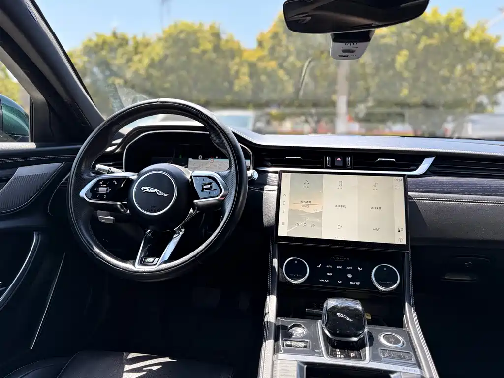 Jaguar XFL 2022 — фото 14