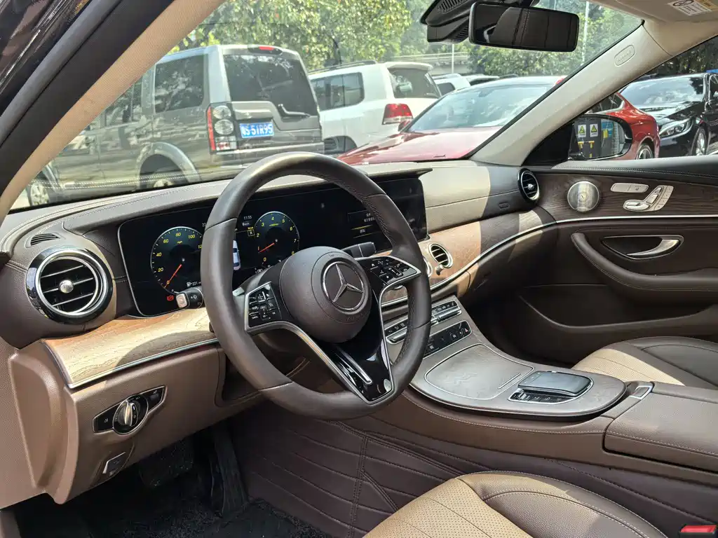 Mercedes-Benz E-Class 2022 — фото 12