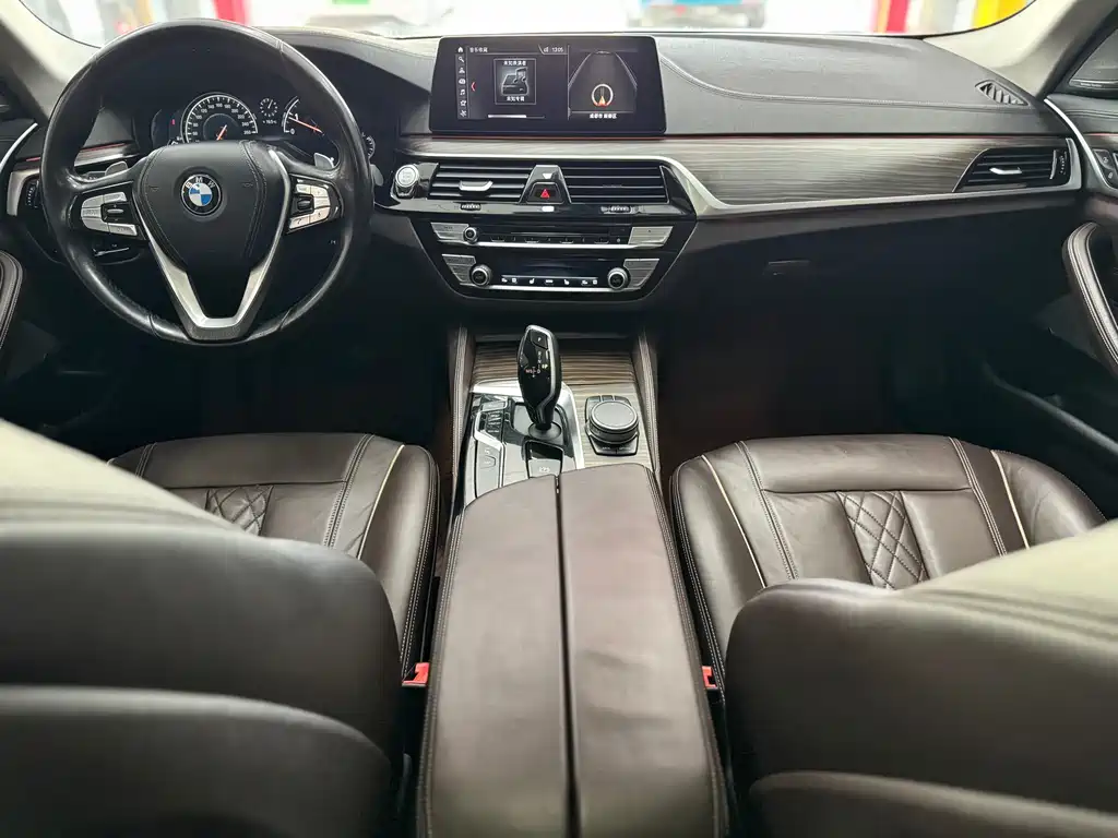 BMW 5 Series 2018 — фото 7