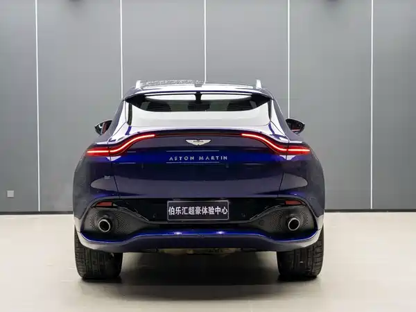 Aston Martin DBX 2023