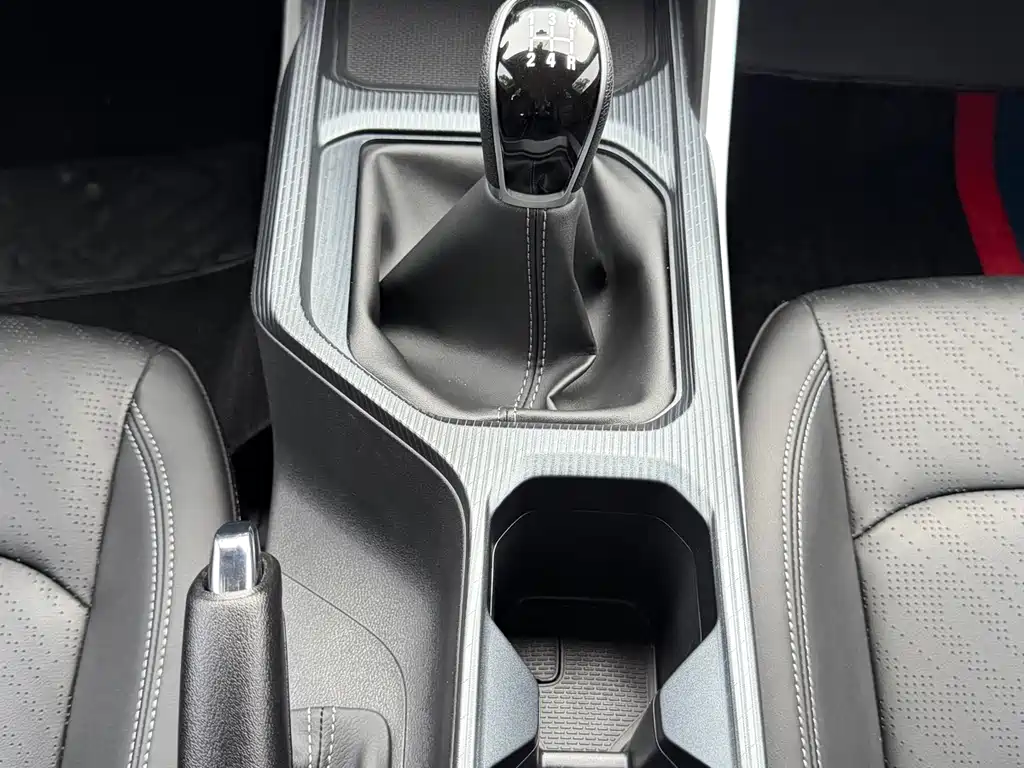 Geely Emgrand 2023 — фото 13