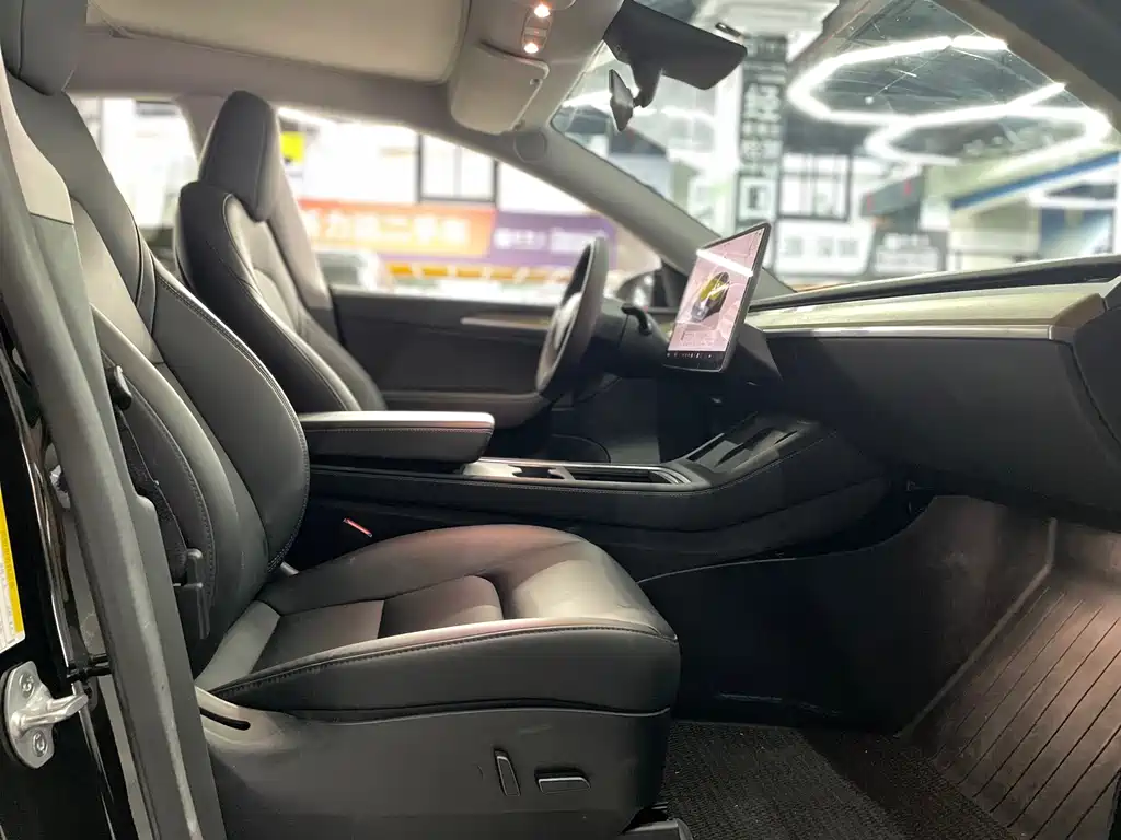 Tesla Model Y 2023 — фото 10