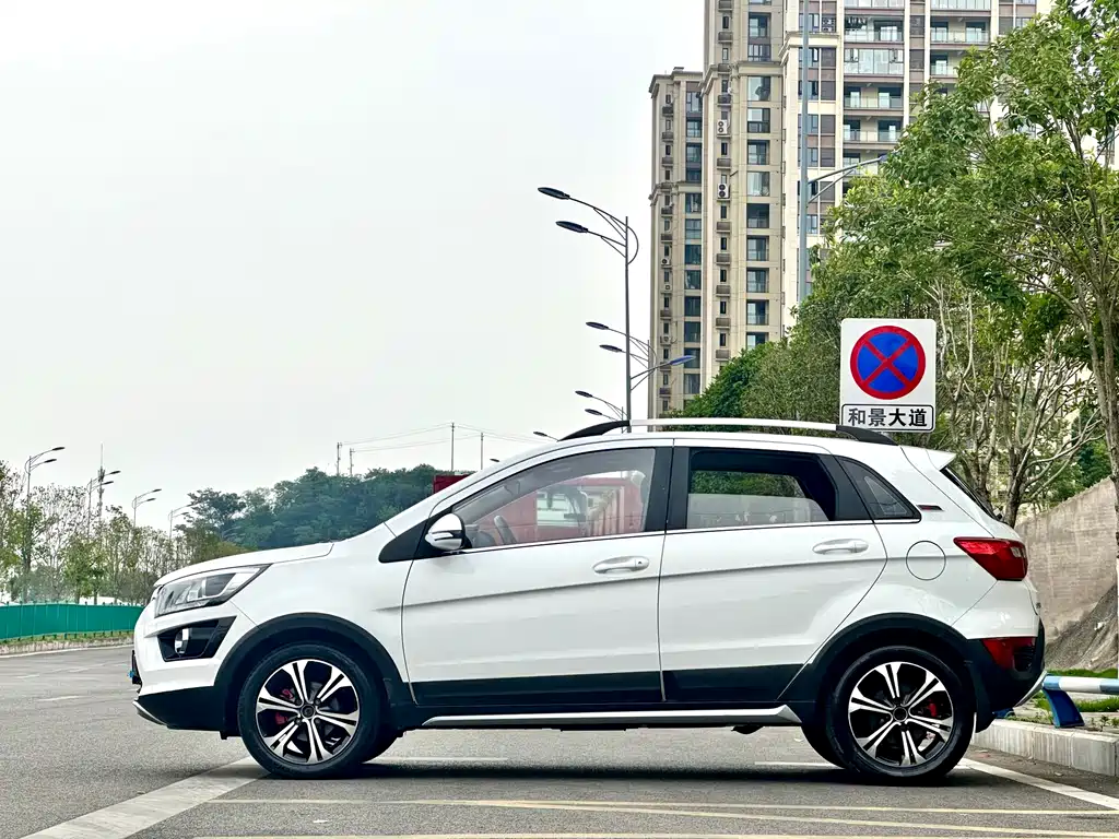 BAIC Senova X25 2016 — фото 7