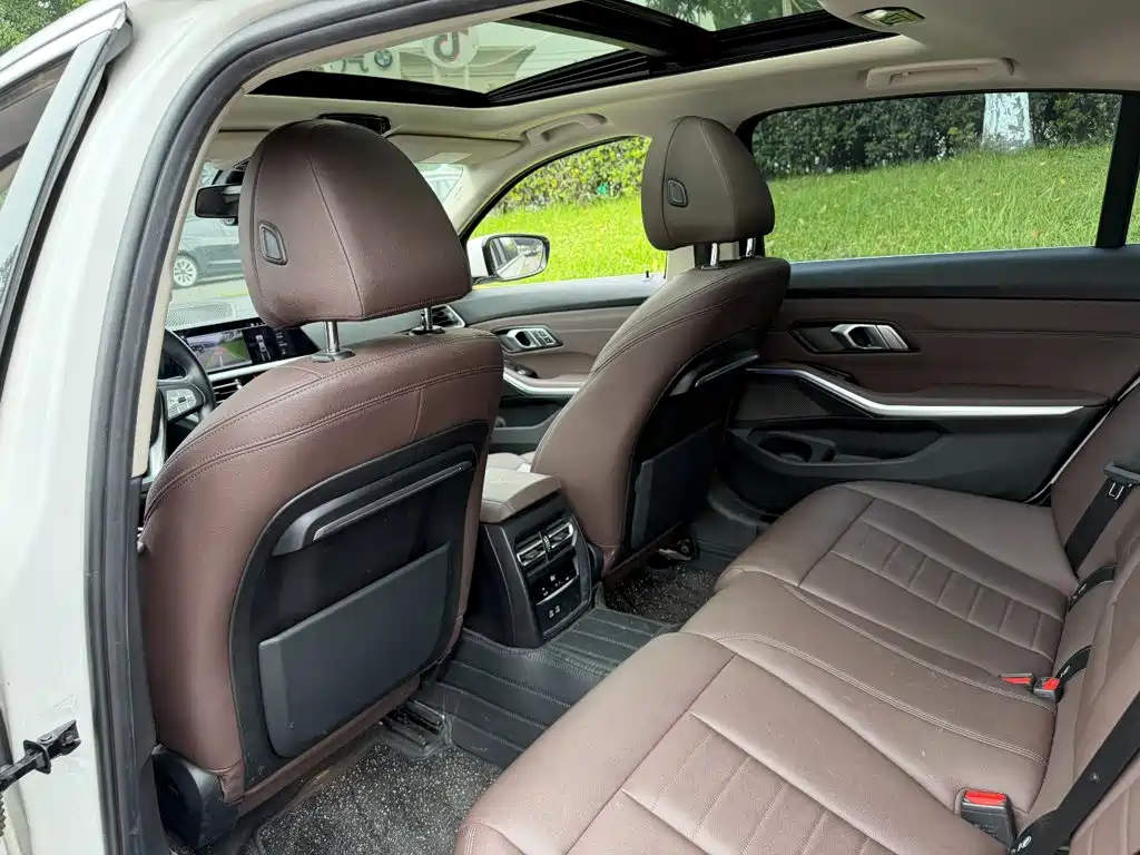BMW 3 Series 2019 — фото 11