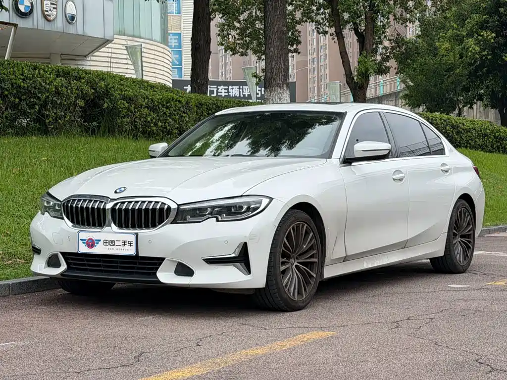 BMW 3 Series 2019 — фото 1