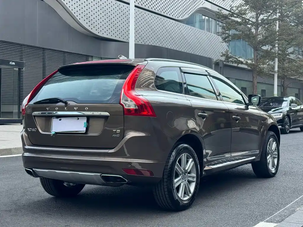 Volvo XC60 2016 — фото 32