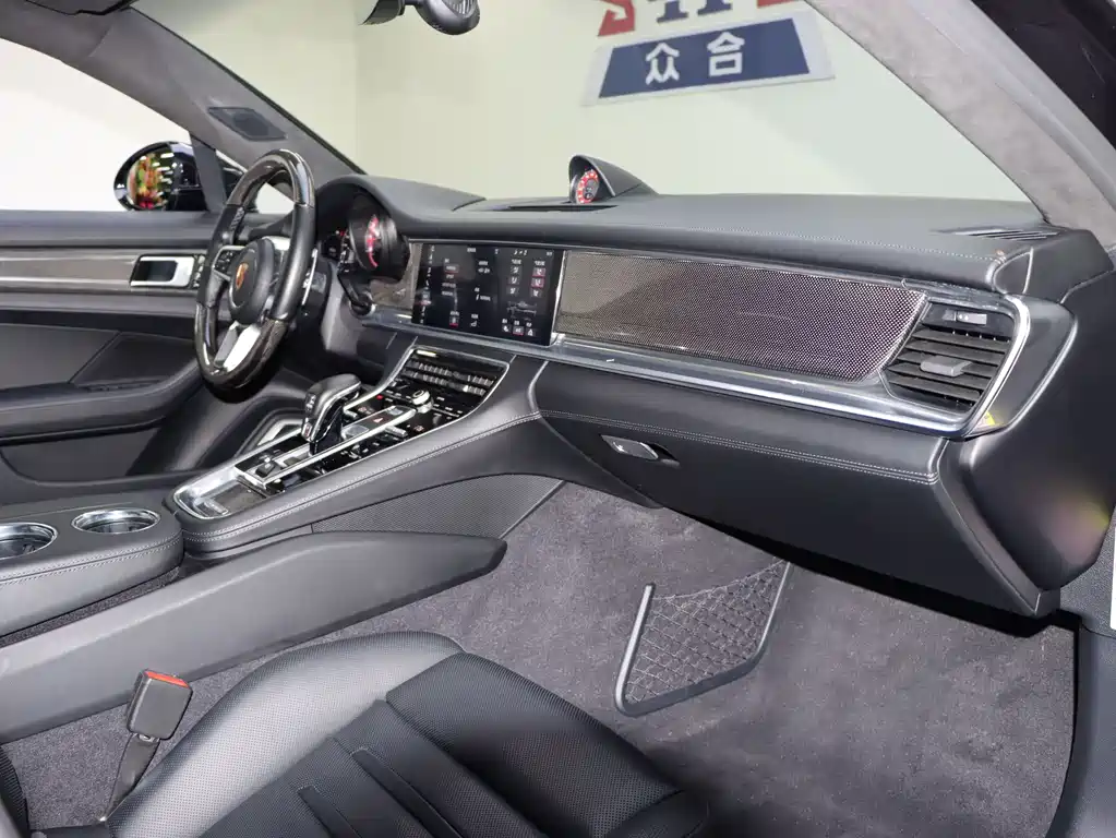 Porsche Panamera 2018 — фото 13