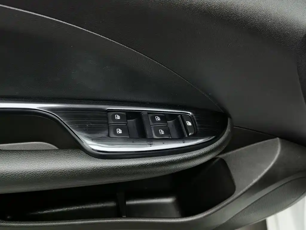 Buick Excelle 2022 — фото 9