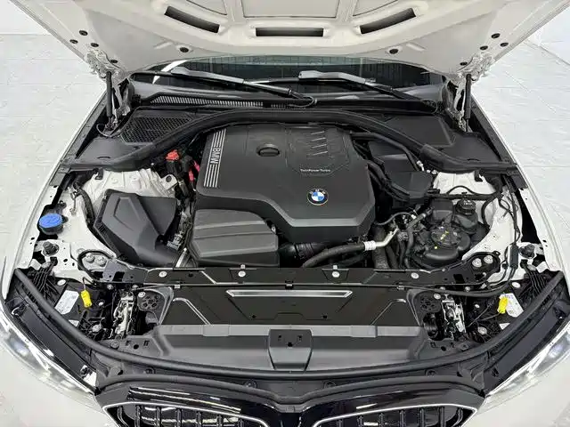 BMW 3 Series 2025 — фото 11