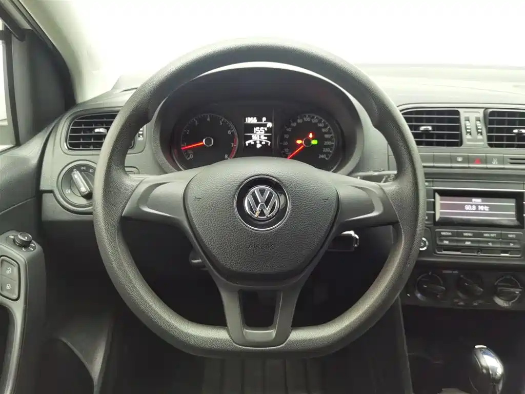 Volkswagen Polo 2018 — фото 11