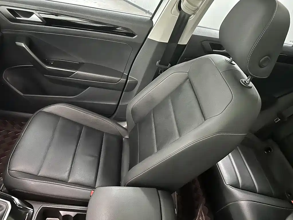 Volkswagen T-Roc 2022 — фото 12
