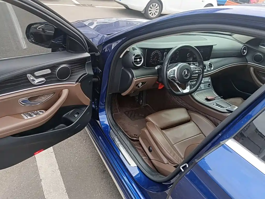 Mercedes-Benz E-Class 2019 — фото 16