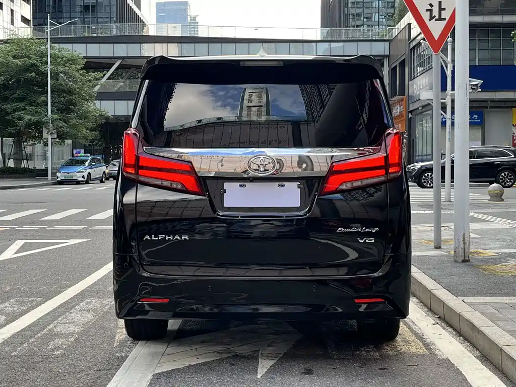 Toyota Alphard 2016 — фото 10
