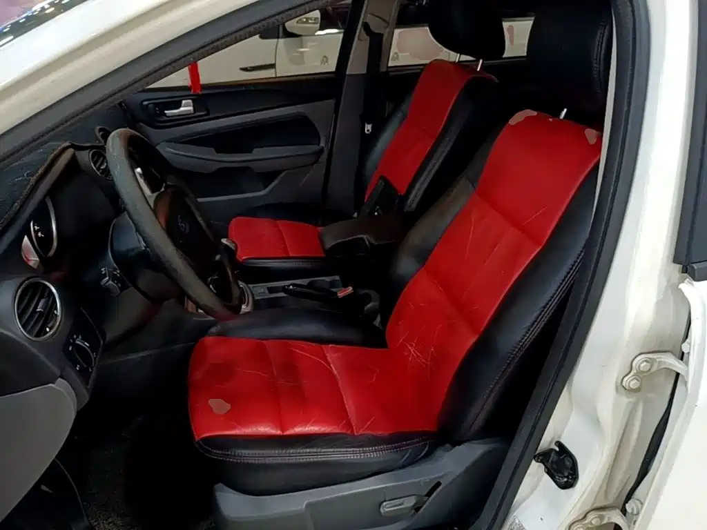 Ford Focus 2014 — фото 15
