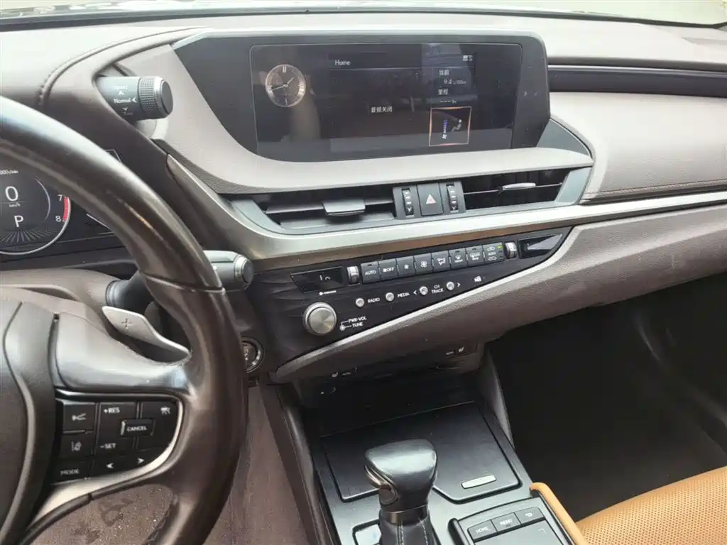 Lexus ES 2020 — фото 13