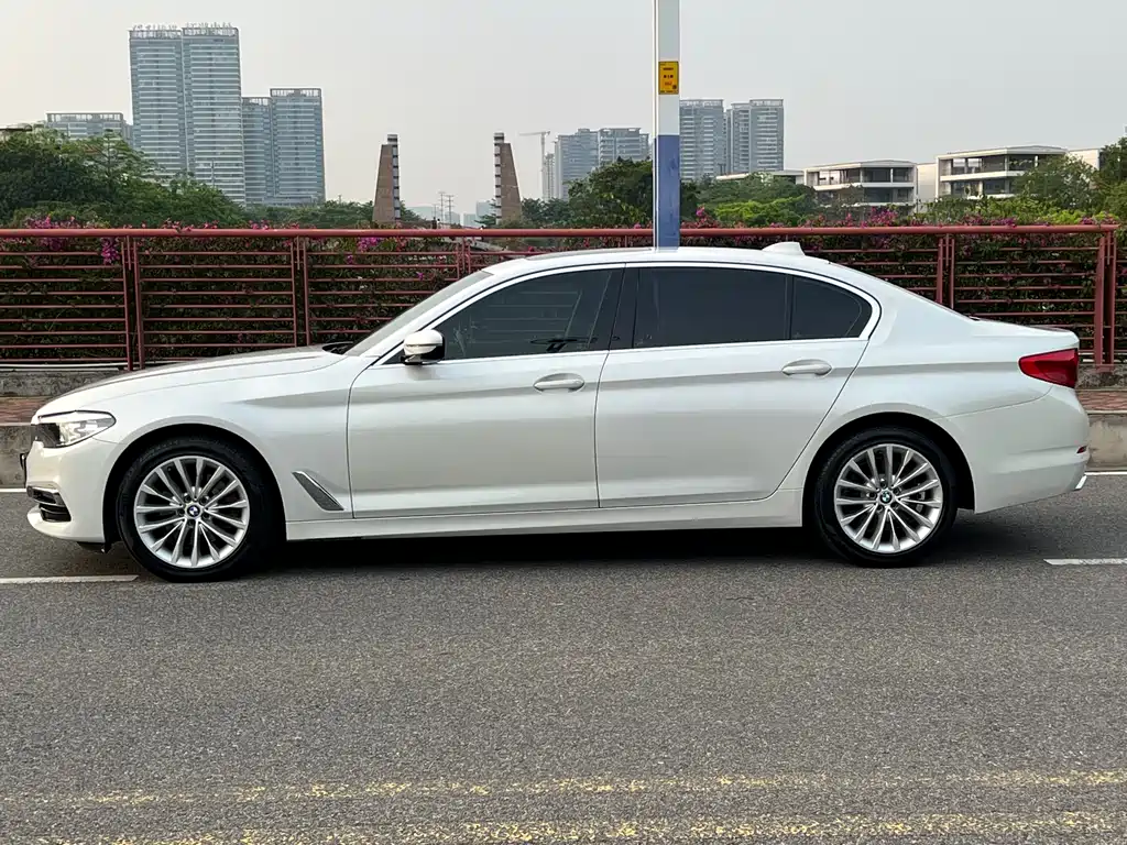 BMW 5 Series 2019 — фото 4