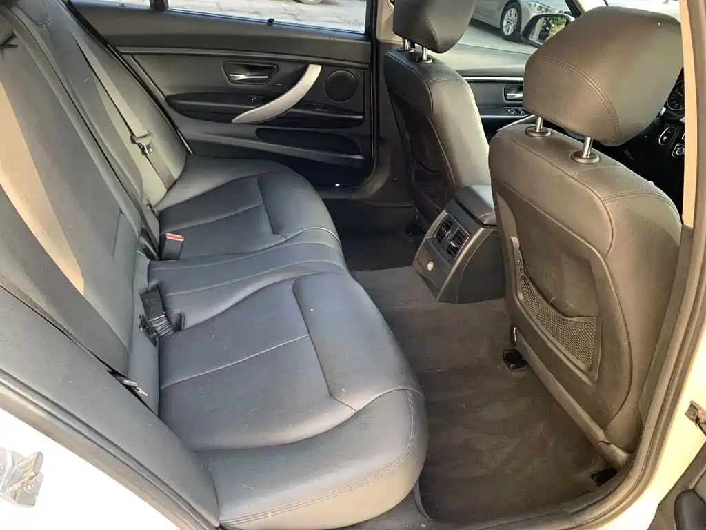 BMW 3 Series 2016 — фото 18